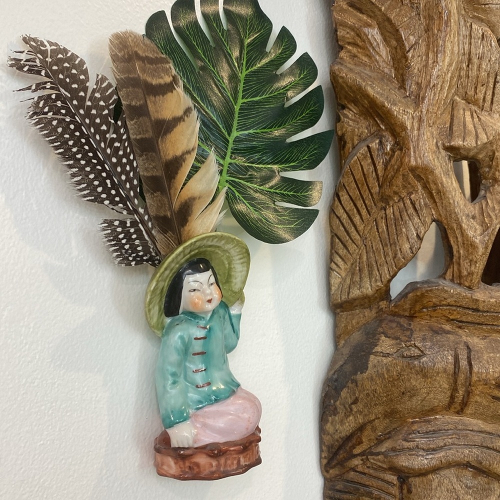 Vintage Chinese Wall‎ Pocket Figural Vase